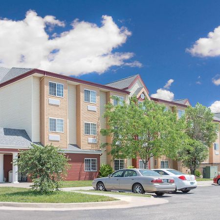 Days Inn & Suites By Wyndham Hutchinson Exterior foto